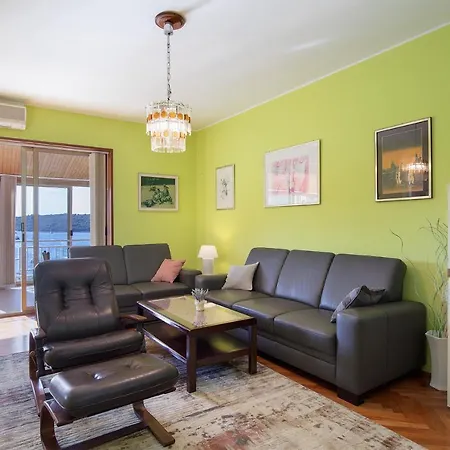 La Casa Ingrid - Beach Front Banjole