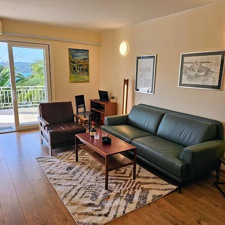La Casa Ingrid - Beach Front Banjole 3*