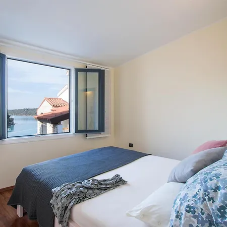 La Casa Ingrid - Beach Front Banjole 3*