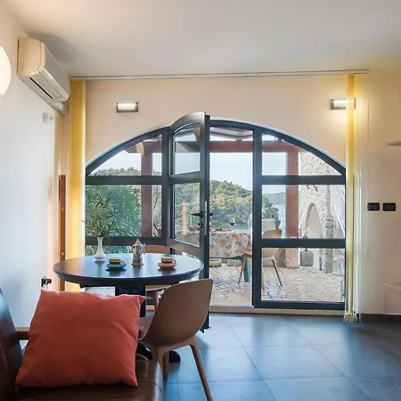 La Casa Ingrid - Beach Front Banjole