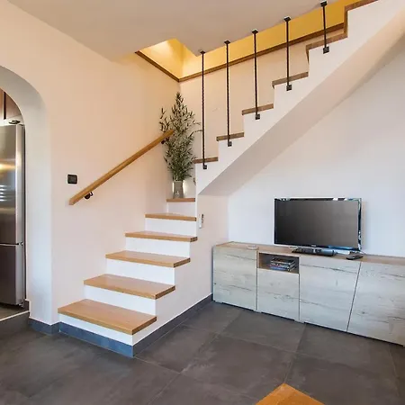 La Casa Ingrid - Beach Front Banjole Penzion 3*